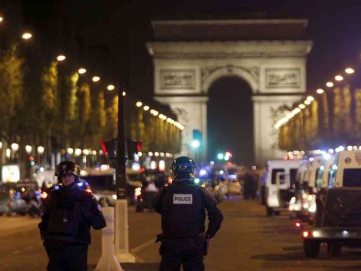 Fermati 3 familiari del killer dei poliziotti. Il Daesh rivendica