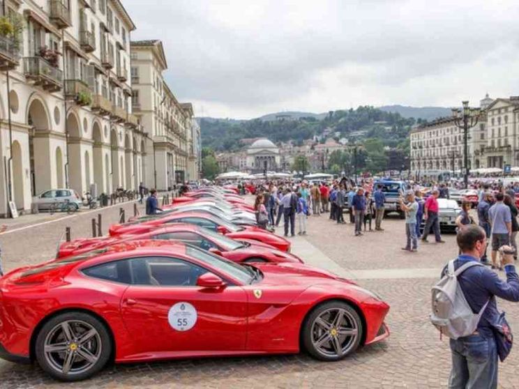 Parco Valentino, l'auto ritorna in mezzo alla gente