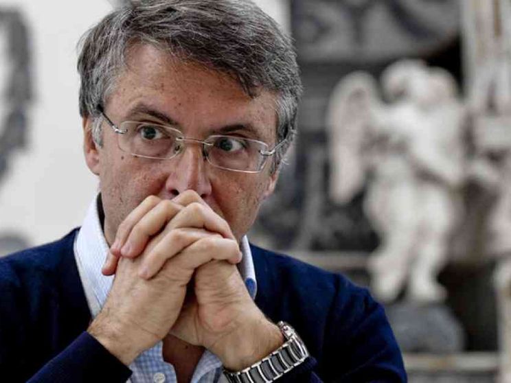 Tagliati i poteri di Cantone. Il governo: rimedieremo