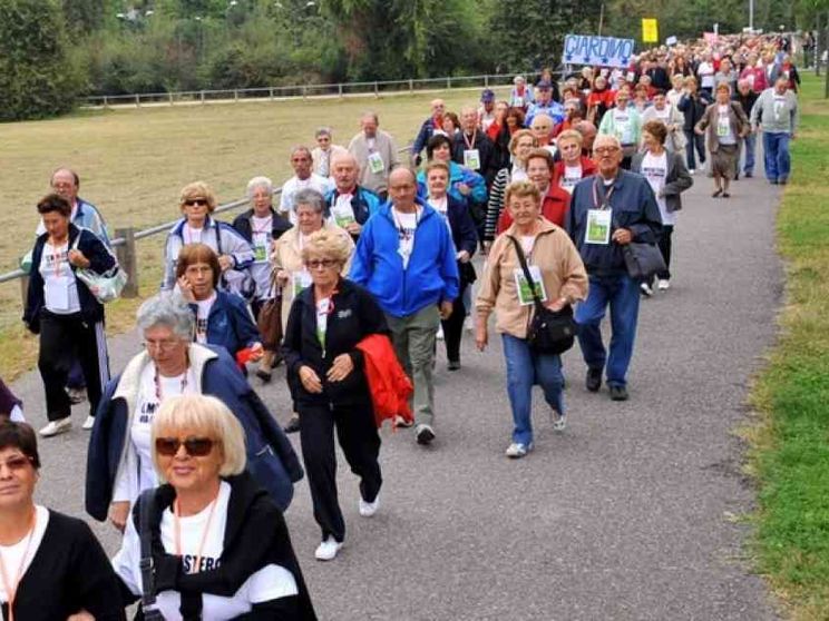 Più anziani e longevi ma pochi: tra 50 anni gli italiani saranno 53,7 milioni