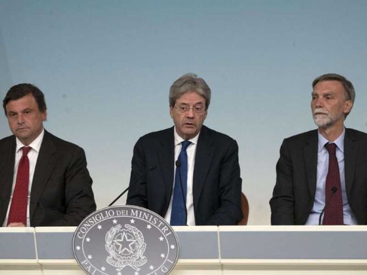 Calenda: la priorità è la vendita. Delrio: no a spezzatino