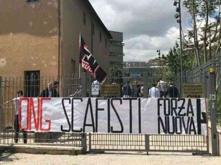 Assalto xenofobo di Forza Nuova all'Organizzazione internazionale migrazioni