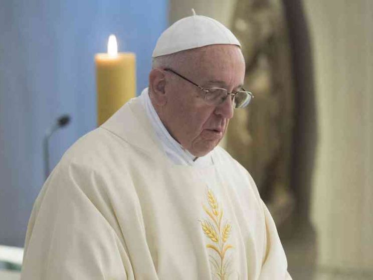 Il Papa: no ai rigidi dalla doppia vita, nella Chiesa serve mitezza