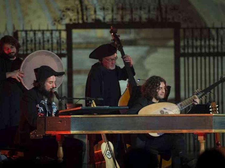 Vinicio Capossela rende omaggio alla Napoli rigenerata dalla bellezza