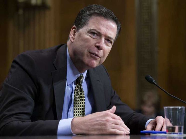 Bufera su Trump per il licenziamento del direttore del Fbi. Rischia anche Spicer