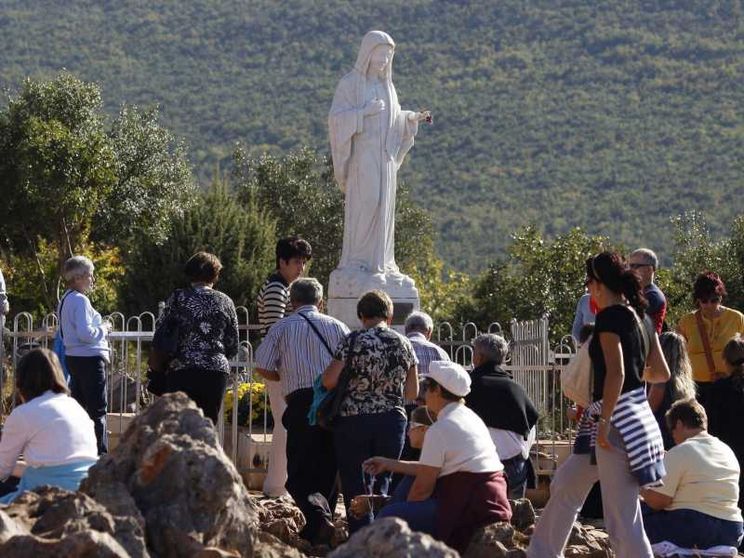 Medjugorje, perché il Papa non crede alla «Madonna postina»