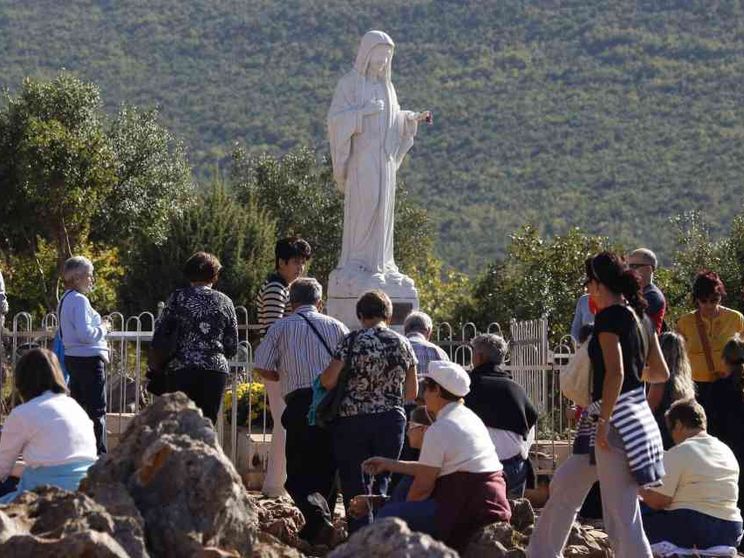 Medjugorje, perché il Papa non crede alla «Madonna postina»