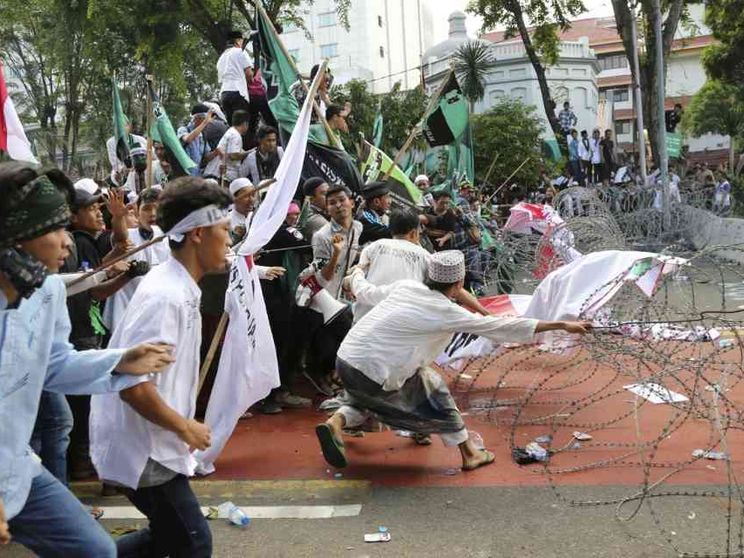Cresce l'estremismo islamico; Indonesia un modello in crisi