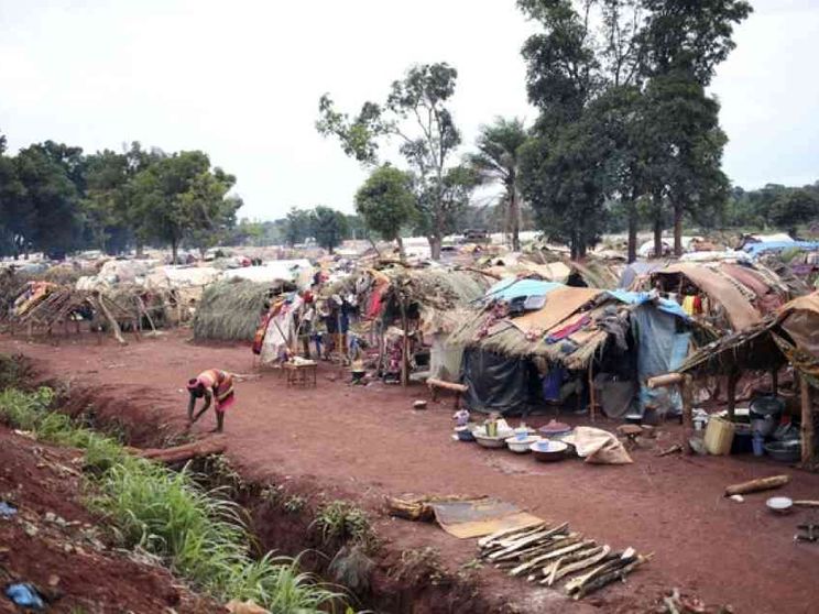 Il vescovo salva 2mila musulmani: tutti in chiesa con lui