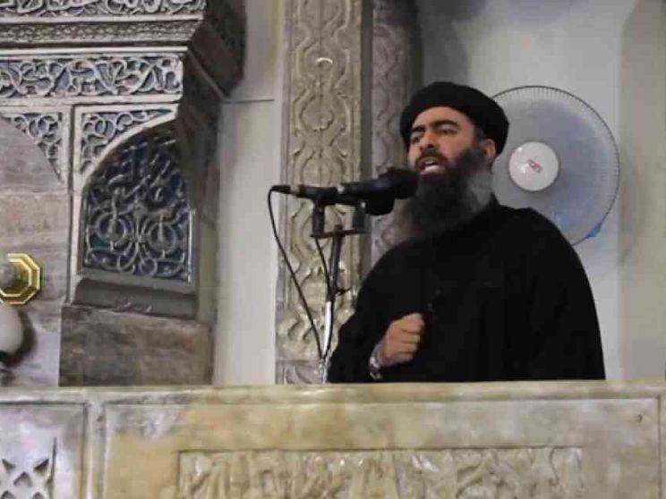 Mosul prepara l'assalto finale alla moschea del Daesh. Donne nelle fosse comuni