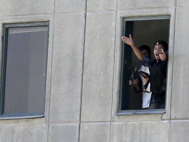 Terroristi kamikaze a Teheran: 12 morti. Il Daesh rivendica