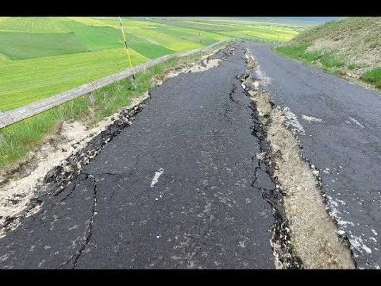 Castelluccio, il paese «fantasma» ancora senza strade / Video