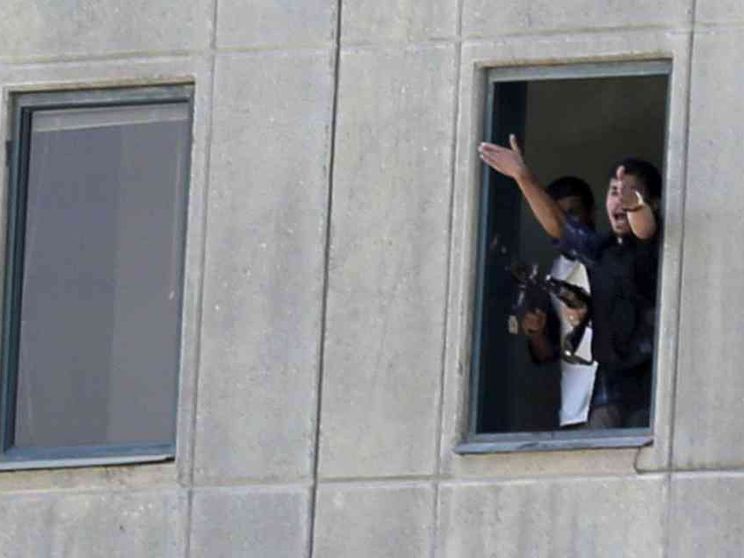 Terroristi kamikaze a Teheran: 12 morti. Il Daesh rivendica