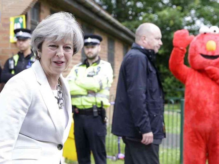 Primi exit poll: la May rischia di perdere la maggioranza assoluta
