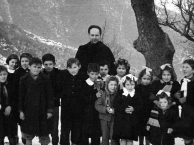 Don Milani, amore ai poveri e l'obbedienza responsabile