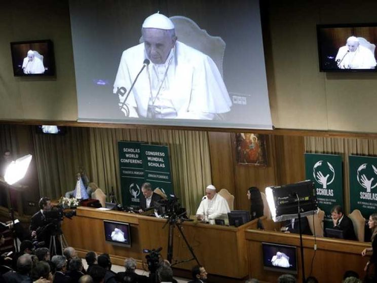 Papa Francesco: no al bullismo e all'educazione d'èlite