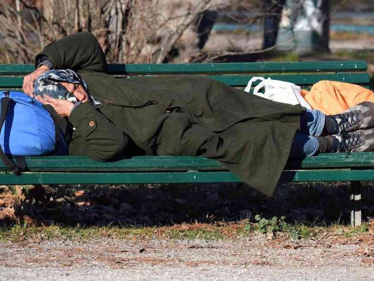 Il Papa: aiutiamo i poveri non a parole ma con i fatti