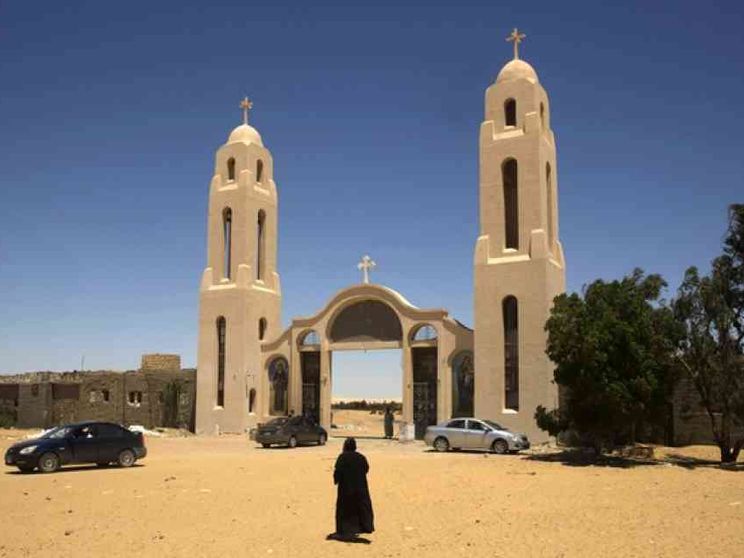 Il bimbo sopravvissuto alla strage di Minya: «Così hanno ucciso mio padre»