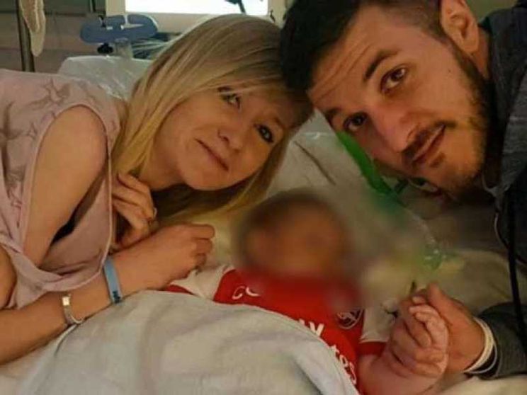 Il Papa: cure fino alla fine per Charlie. Il Bambino Gesù: venga da noi a Roma