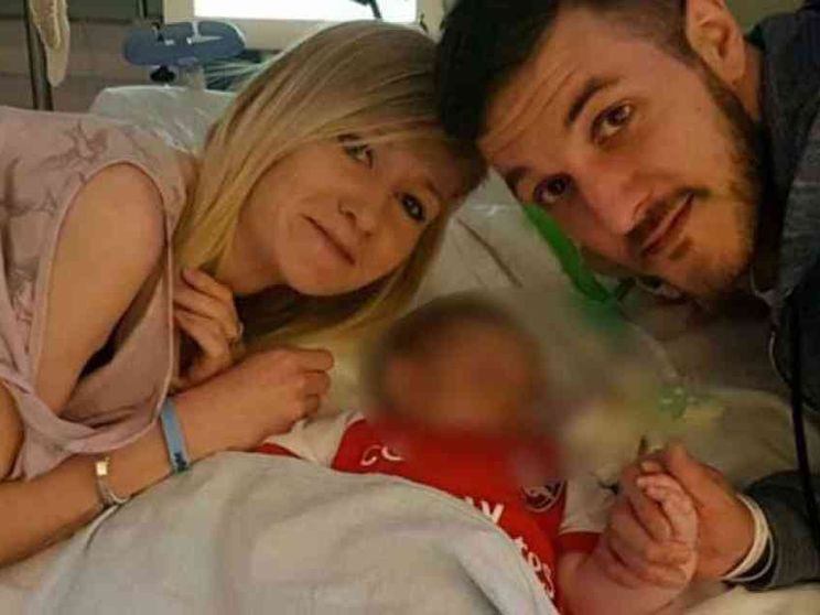 Il Papa: cure fino alla fine per Charlie. Il Bambino Gesù: venga da noi a Roma