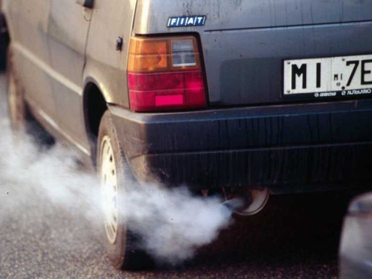 Auto vecchie e inquinanti, record in Lombardia