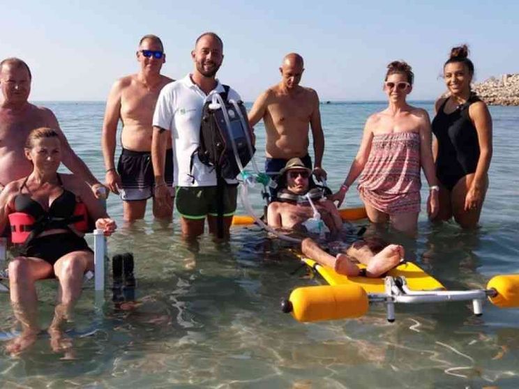 Una «Terrazza» sul mare il lido dei bagnanti con la Sla