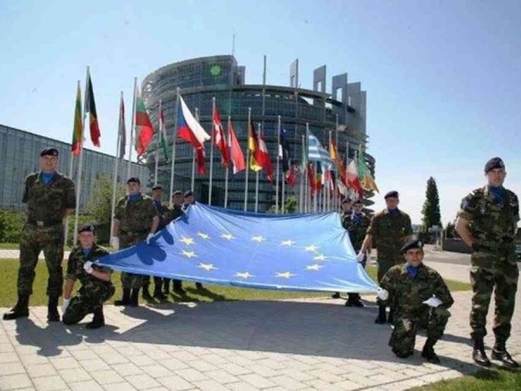 La Germania scalda i motori della difesa comune