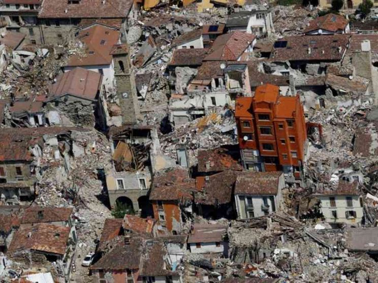 Amatrice come L’Aquila, risate sul terremoto