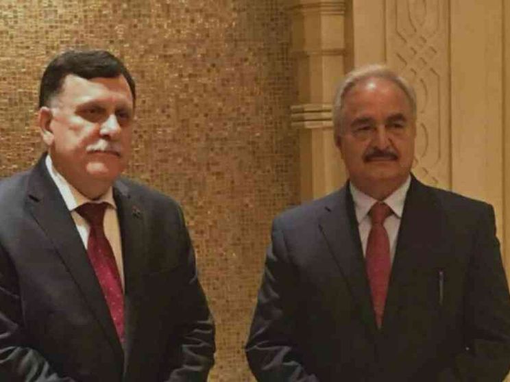 Macron rompe gli indugi sulla Libia: «Vertice a Parigi tra Sarraj e Haftar»