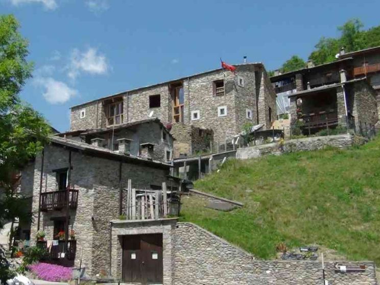 Ostana, arrivano i nuovi occitani e si ripopola la montagna