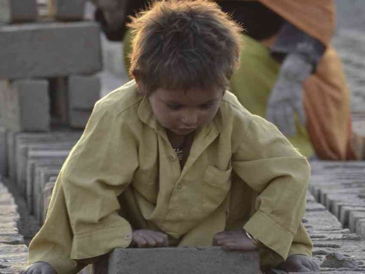 Famiglie schiave a vita per debiti di pochi euro. E una donna sfida le gang