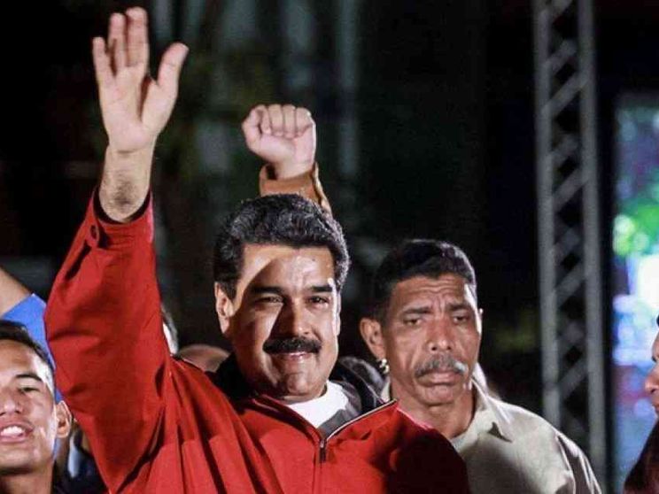 «È un regime». Poi però gli vendono armi