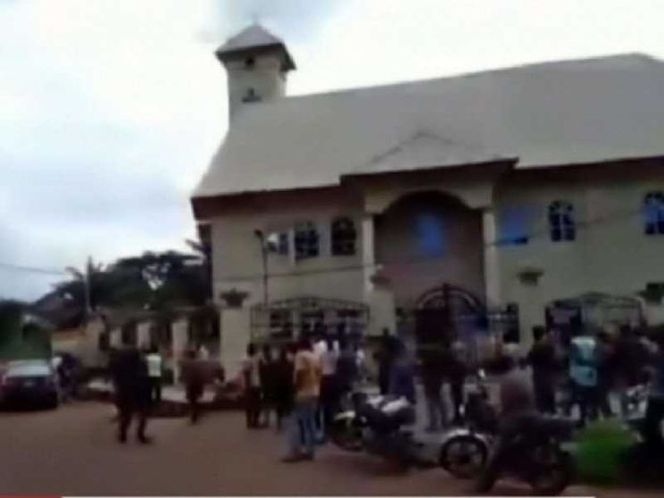Nigeria, strage di fedeli in chiesa durante la Messa
