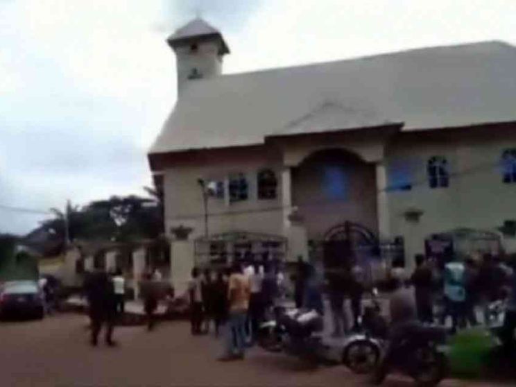 Nigeria, strage di fedeli in chiesa durante la Messa