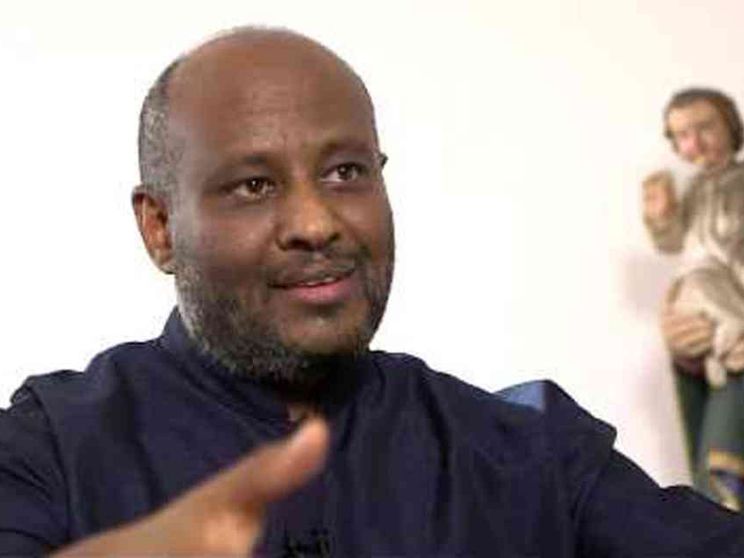 Don Zerai: «Il cerchio si chiude, è guerra ai migranti»