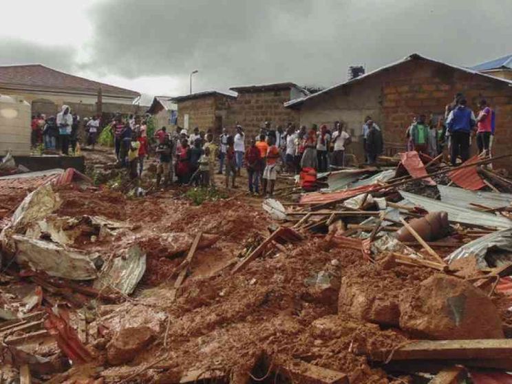 Alluvione in Sierra Leone, mille tra morti e dispersi. La preghiera del Papa