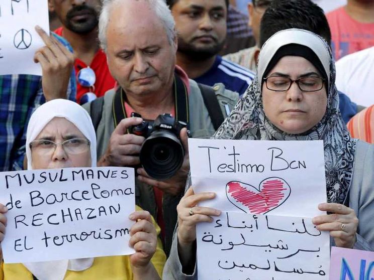 Barcellona, l'islam in piazza sfida il terrorismo