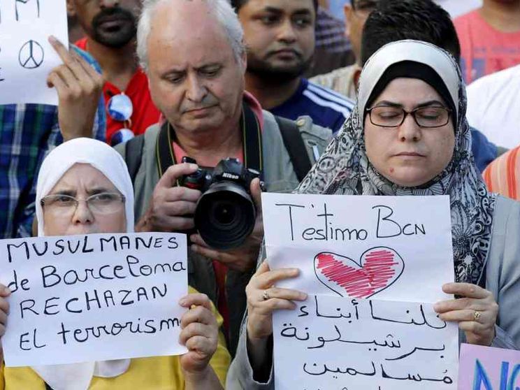 Barcellona, l'islam in piazza sfida il terrorismo