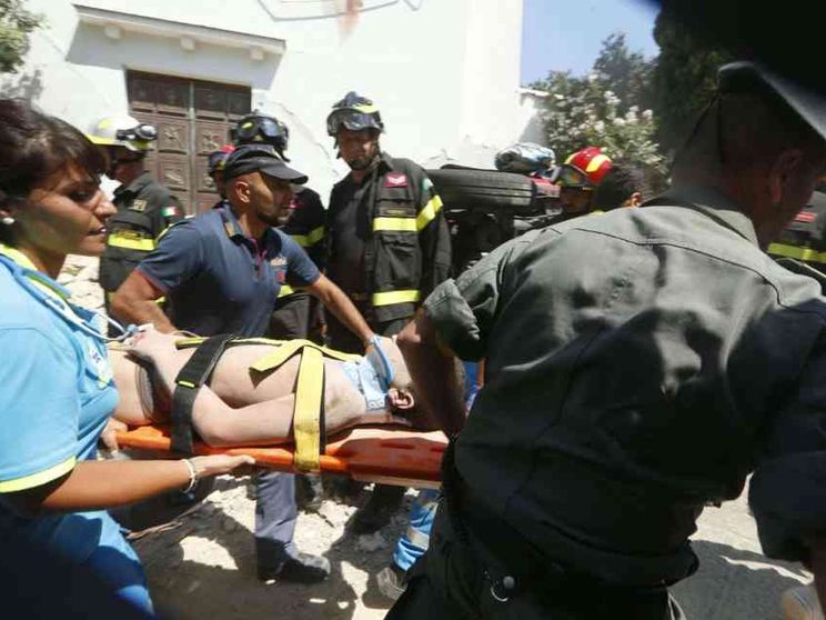 Terremoto a Ischia, due morti e 2.600 sfollati. Salvati tre fratellini
