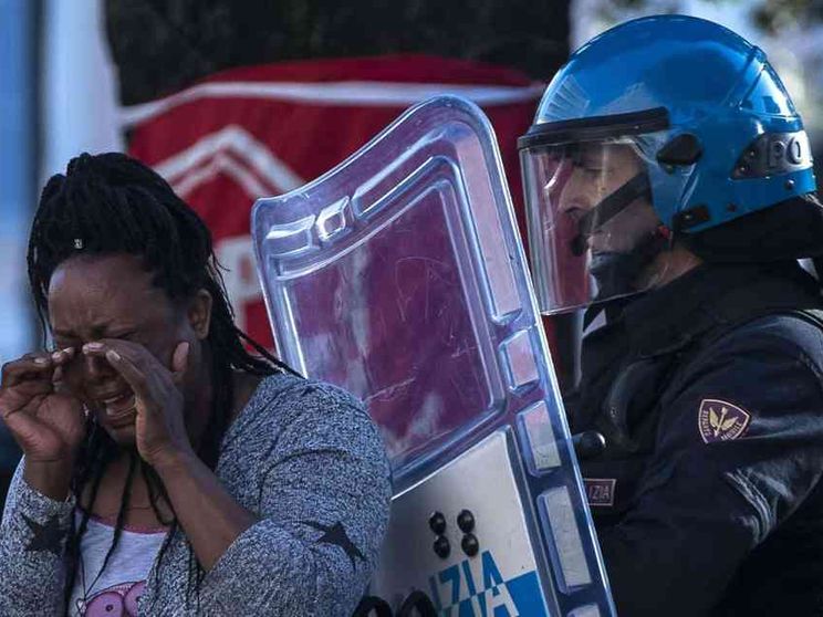 Il vescovo Lojudice: tutti sconfitti, la politica sia più presente