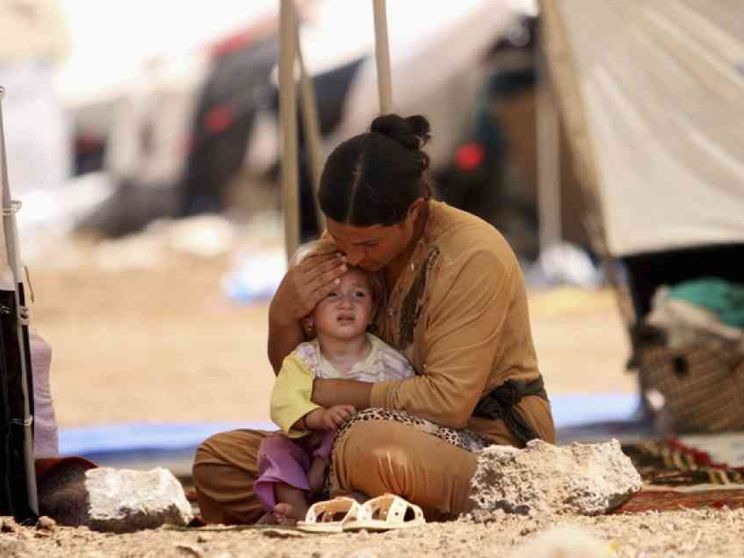 Ragazza yazida riconosce in tv mercante di schiave nascosto tra i rifugiati