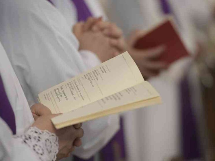 Quando un prete ha un figlio. Le linee guida dei vescovi irlandesi