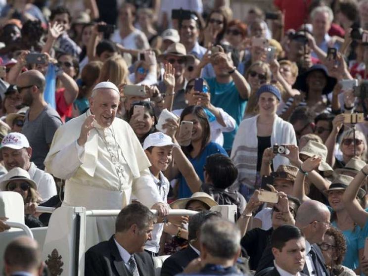 Papa Francesco: è triste vedere giovani in pensione, che non cercano nulla