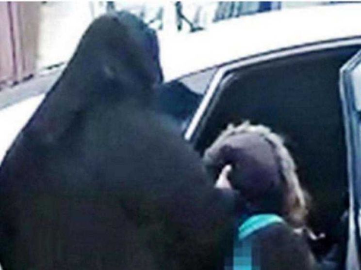 Marcia indietro dei giudici: la bambina cristiana torna a casa dalla nonna