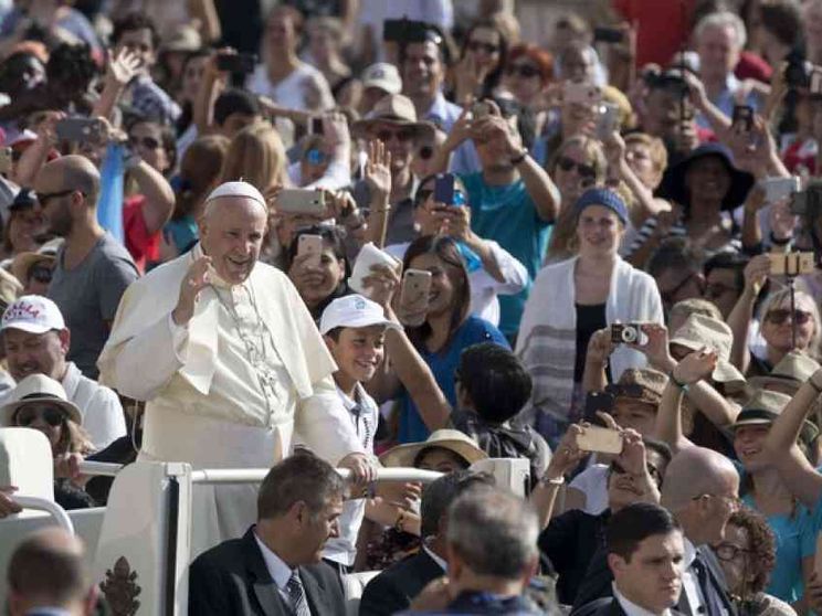 Papa Francesco: è triste vedere giovani in pensione, che non cercano nulla