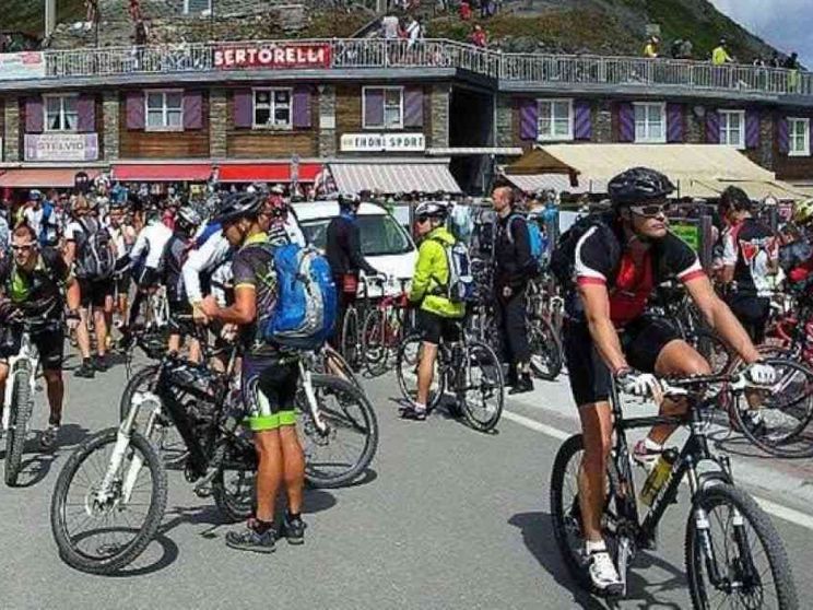 Stelvio Bike Day, tutto il passo aperto ai ciclisti