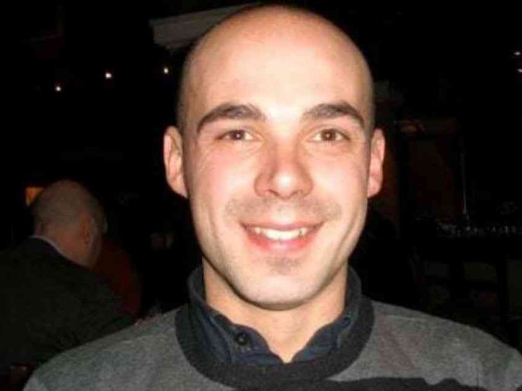 Il titolare muore (a 39 anni) e «dona» l'officina ai dipendenti