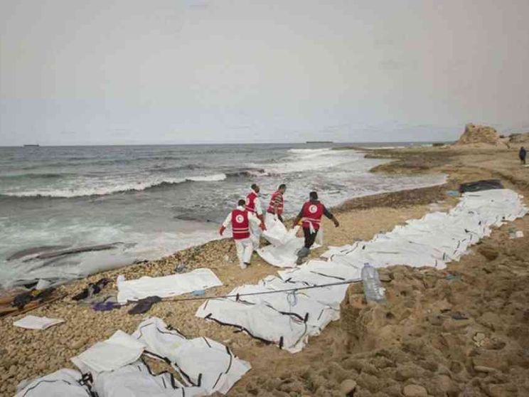 Gli orrori libici: fosse comuni per i migranti uccisi in viaggio