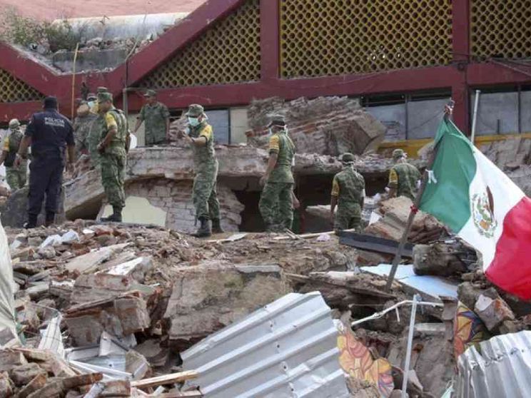 Tre giorni di lutto in Messico per il maxi-terremoto: 65 i morti