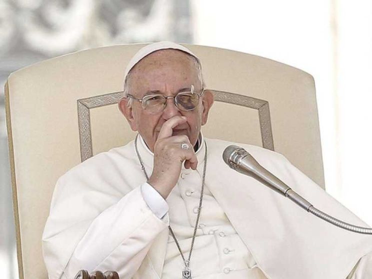 Il Papa ai nuovi vescovi: imparate dal fiuto dei fedeli